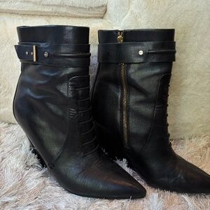 Rachel Roy Black Leather Wedge Heel Boots – Gold Buckle Accents – Size 9 – Chic
